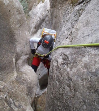  Tra le rocce 